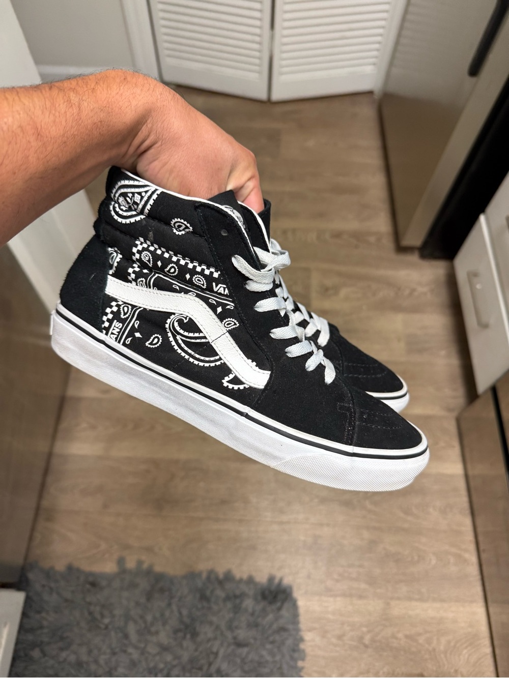 VANS SK8-HI PEACE PAISLEY BLACK WHITE VN0A5JMJB0E MEN SIZE 9 USED